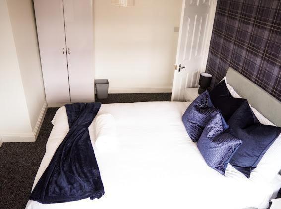 Home In Speke- 8 Mins Walk To Airport Exterior photo