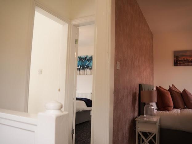 Home In Speke- 8 Mins Walk To Airport Exterior photo