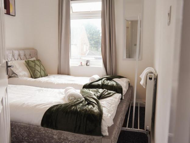 Home In Speke- 8 Mins Walk To Airport Exterior photo