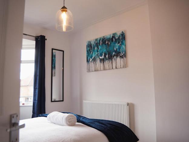 Home In Speke- 8 Mins Walk To Airport Exterior photo